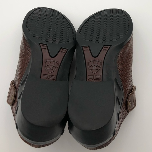 Ariat Woman’s Weave Mules - Picture 7 of 10